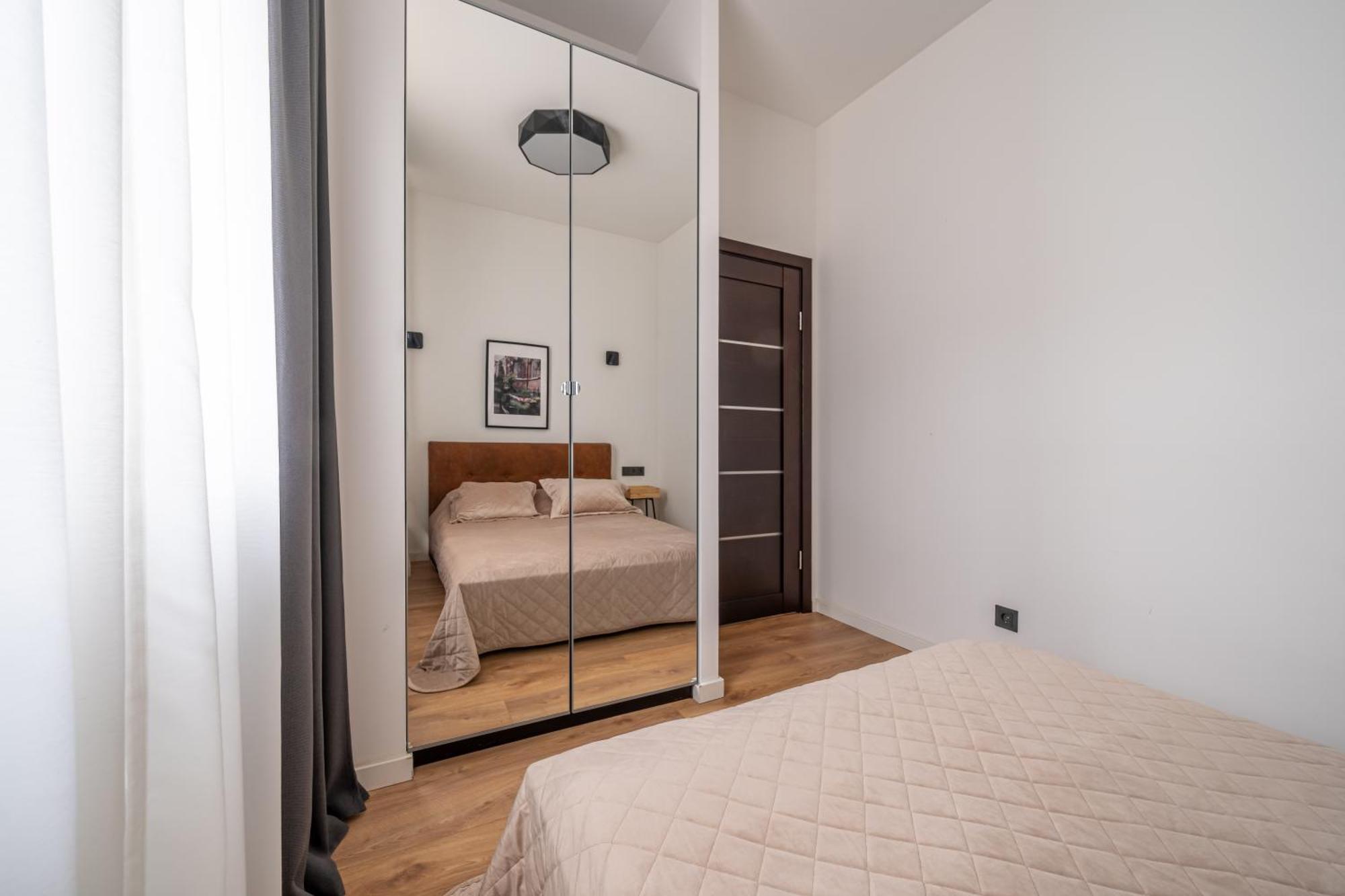 Lienes Iela Gem 1br With Fireplace In Historic Unesco Center Appartamento